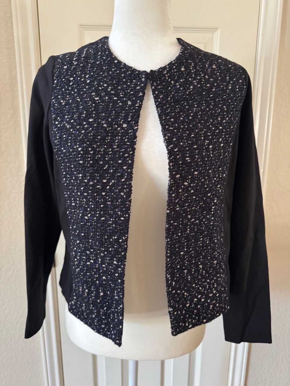 J. McLaughlin Textured Bouclé Open Front Jacket Size S Navy Black elegant 3/4sle